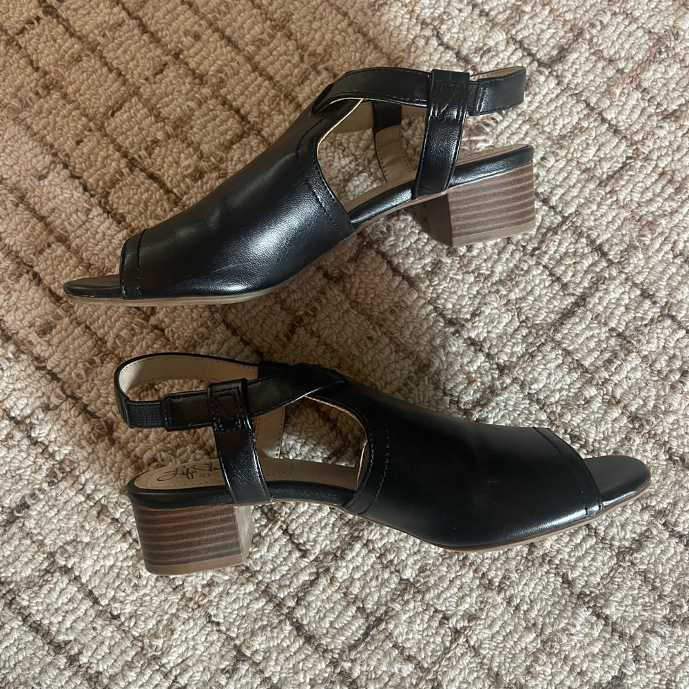 LifeStride Mona Soft System Black Slingback Peep Toe Heels – Size 6M